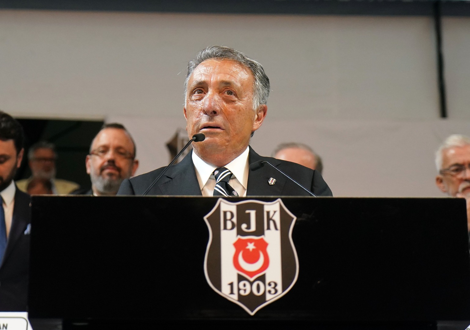 Beşiktaş'ta Ahmet Nur Çebi yeniden başkan!