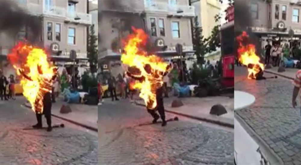 Galata Kulesi önünde bir kişi kendisini yaktı