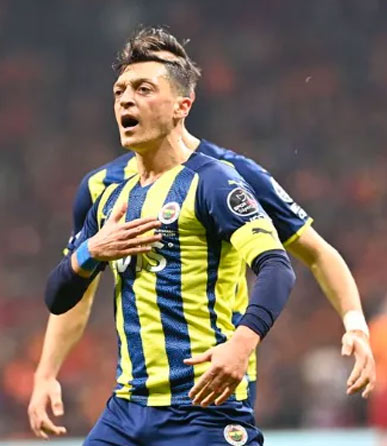 Mesut Özil'den ayrılık açıklaması