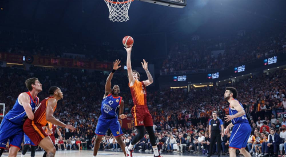 Anadolu Efes, seride 2-1 öne geçti