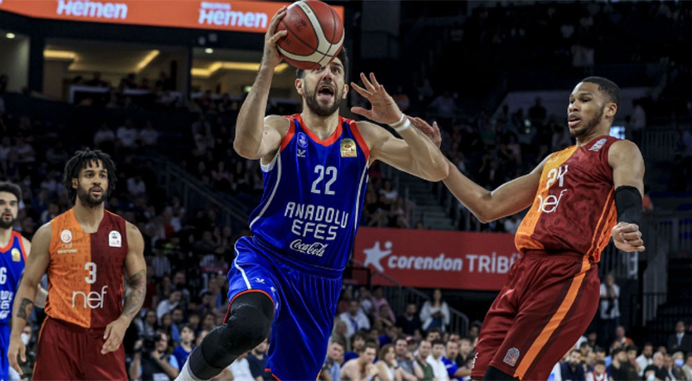 Anadolu Efes, Galatasaray'ı mağlup ederek finale yükseldi