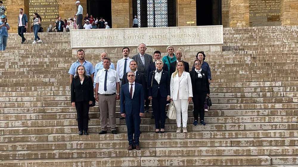 İYİ Parti, Göçmenler Derneği'ni  Ata’nın huzurunda yalnız bırakmadı