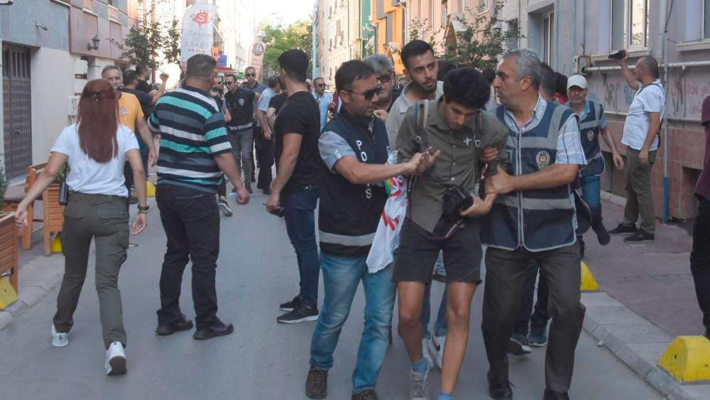 Gözaltına alınan LGBTİ+lar serbest bırakıldı