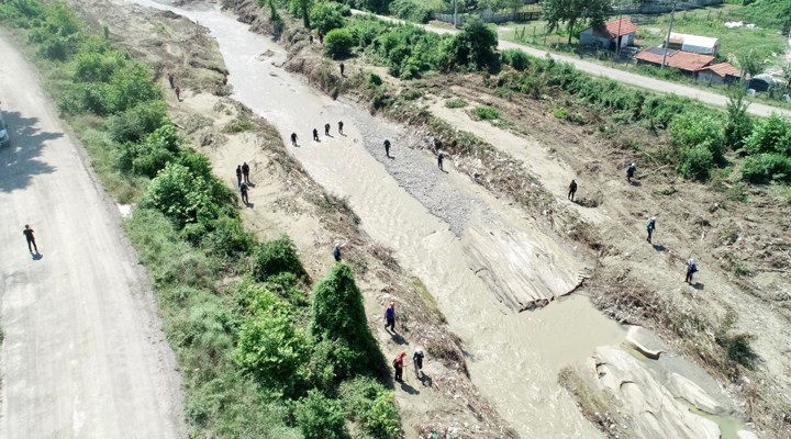 Düzce'de sele kapılan kepçe operatörünün cansız bedenine ulaşıldı