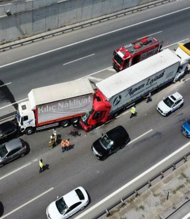 TEM'de feci kaza: Hatalı sürücü kaçtı