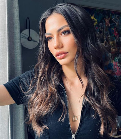 Demet Özdemir'den Oğuzhan Koç'a milyonluk hediye