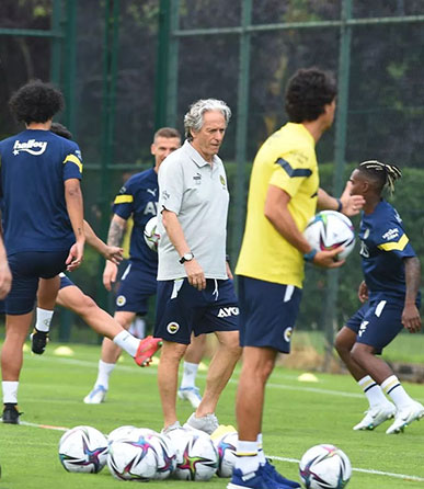 Fenerbahçe'ye yıldız oyuncusundan kötü haber!