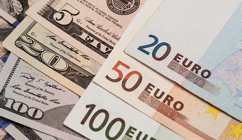 Piyasalar dalgalı, insanlar kararsız: Dolar mı? Euro mu?