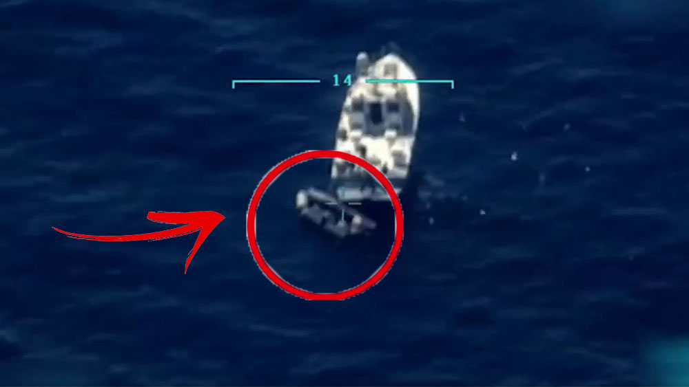 Yunanlılar göçmenleri Türk karasularına iterken yakalandı