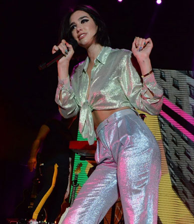 Dua Lipa konserinde tehlikeli anlar: 3 yaralı