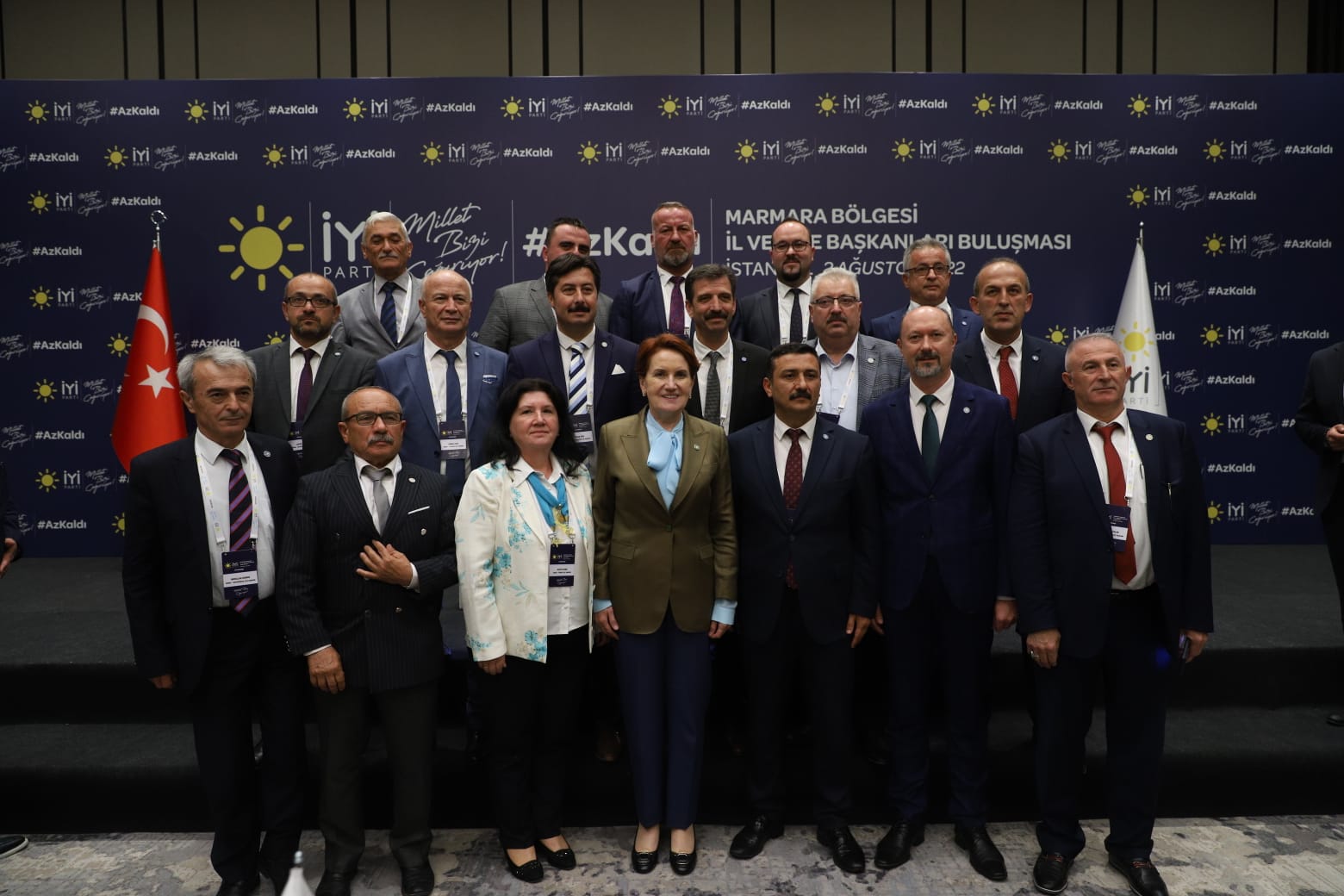 Akşener, Marmara bölgesi il ve ilçe başkanlarıyla bir araya geldi