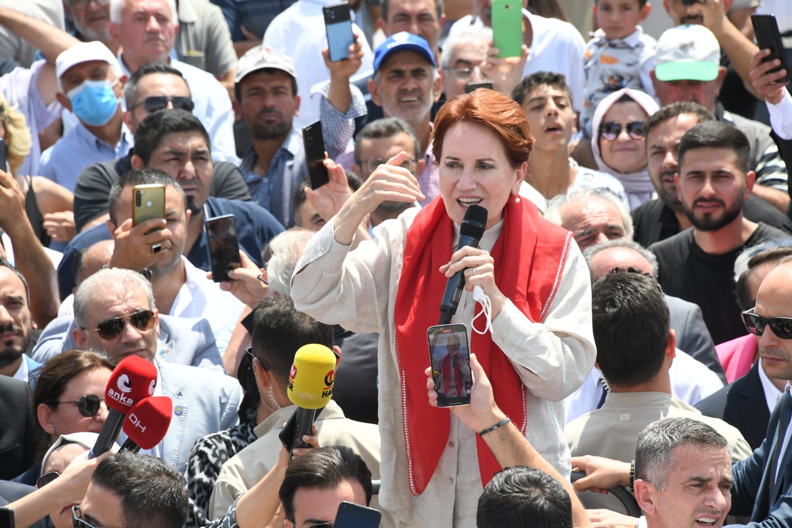 Meral Akşener’den esnaf ziyareti: Birlikte bu ülkeyi kurtaracağız