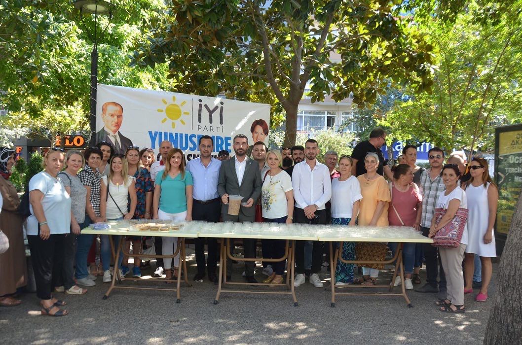 İYİ Parti Yunusemre teşkilatından aşure hayrı