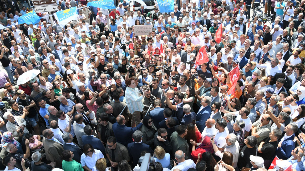 Meral Akşener'in esnaf ziyareti mitinge dönüştü