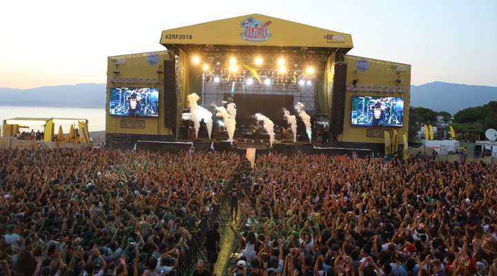 Zeytinli Rock Festivali'nin tarihi ertelendi