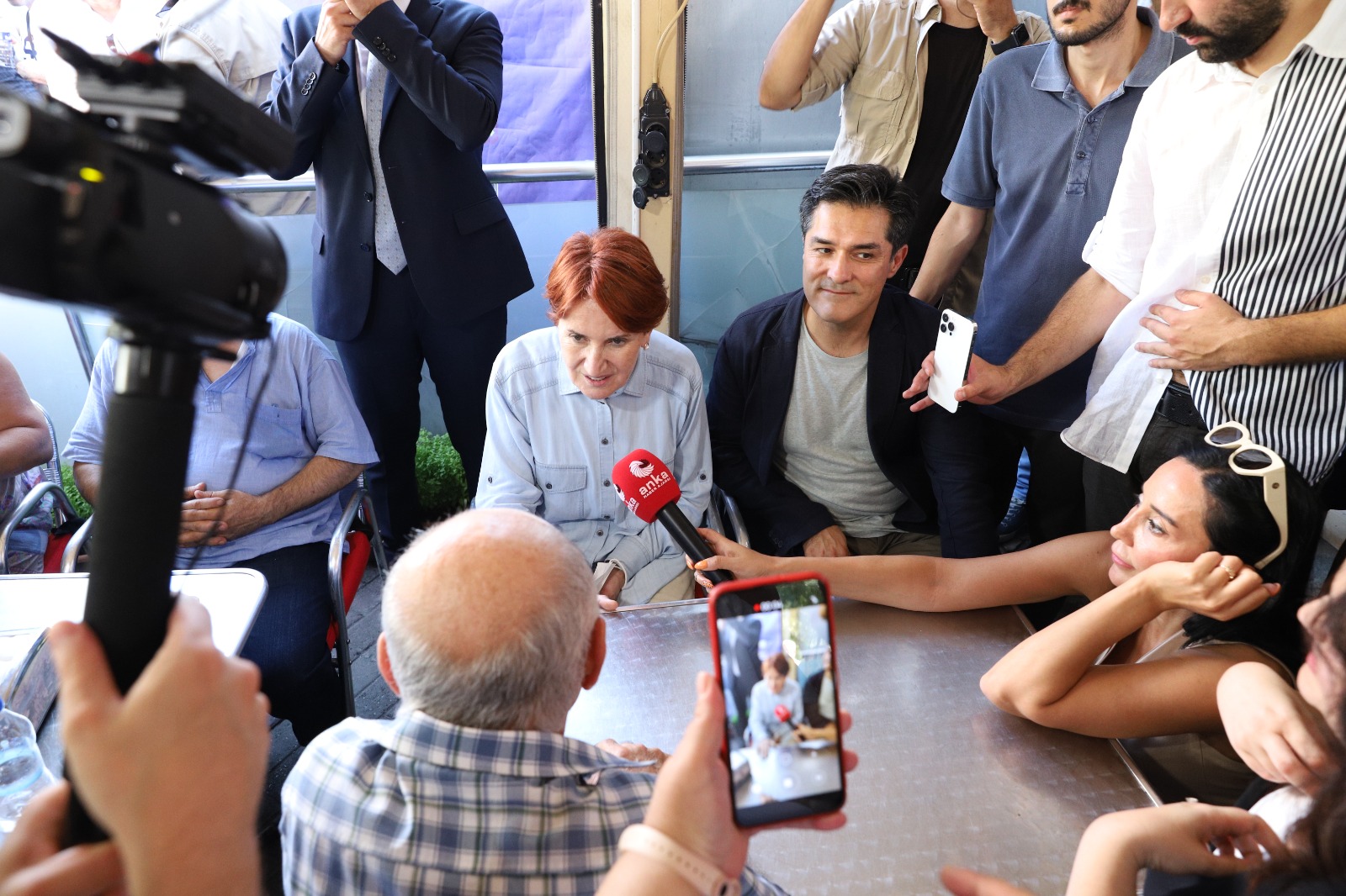 Güngören esnafı, Meral Akşener'e elektrik faturasından dert yandı