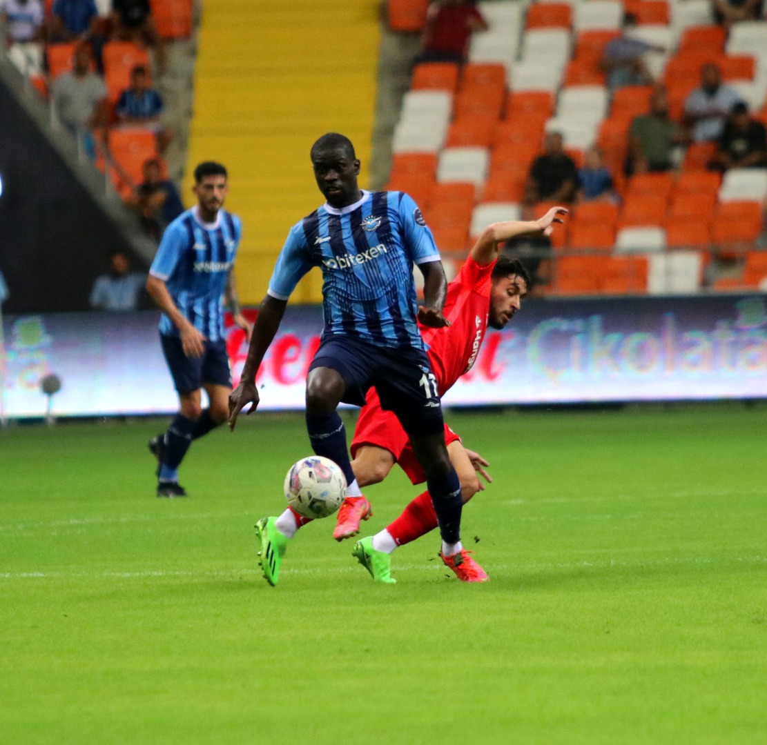 Adana Demirspor'un tek golle kazandığı maça Balotelli ve Montella kavgası damga vurdu