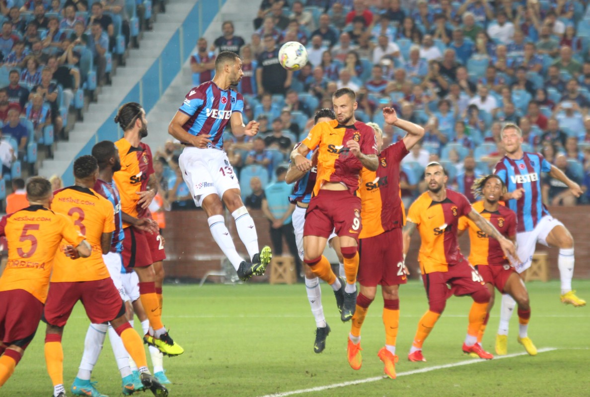 Galatasaray Trabzonspor maçında heyecan var gol yok