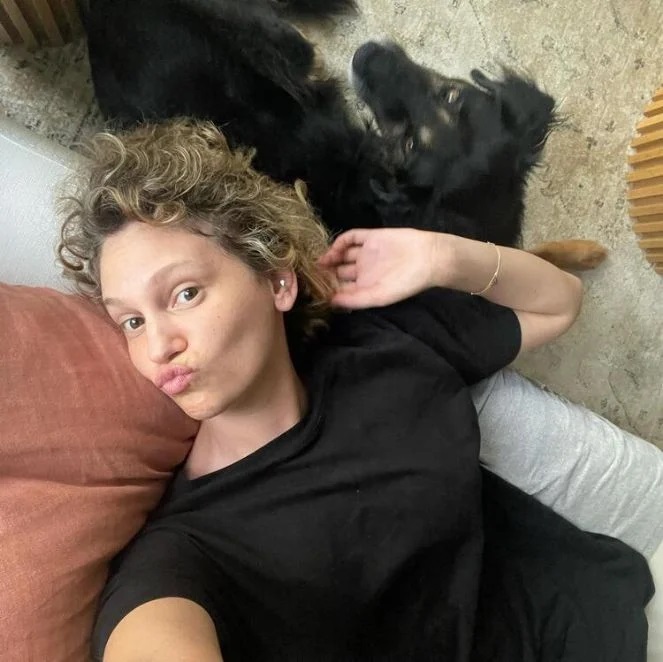 Farah Zeynep Abdullah'tan makyajsız poz