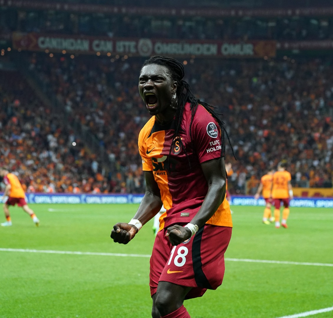 Galatasaray 10 kişiyle savaştı ve kazandı