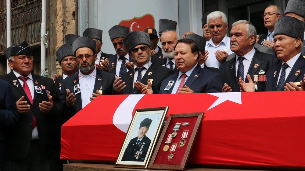 Türkiye'nin en yaşlı gazisi Kastamonu'da toprağa verildi