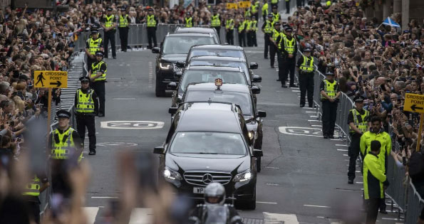 Kraliçe Elizabeth’in cenazesi Edinburgh’a götürüldü