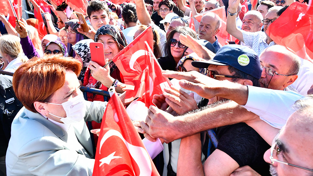 Meral Akşener'e Bolu'da sevgi seli: İtfaye binasının açılışına teşrif etti