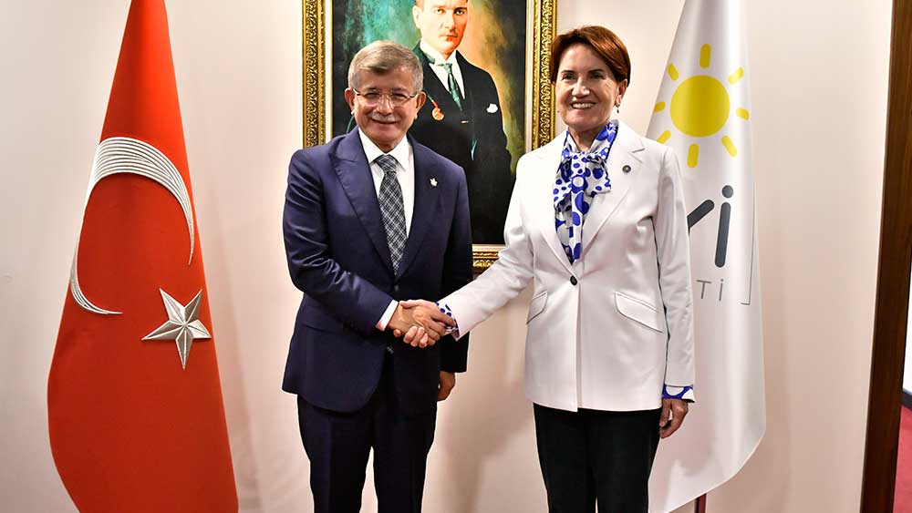 Meral Akşener ve Ahmet Davutoğlu bir araya geldi