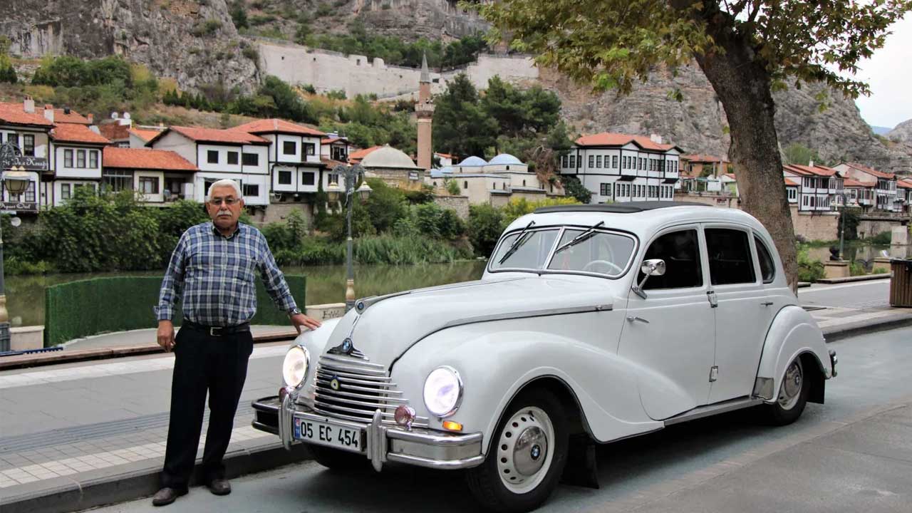 Bakan bir daha bakıyor: 70 yıllık klasik otomobile 1,5 milyon teklif