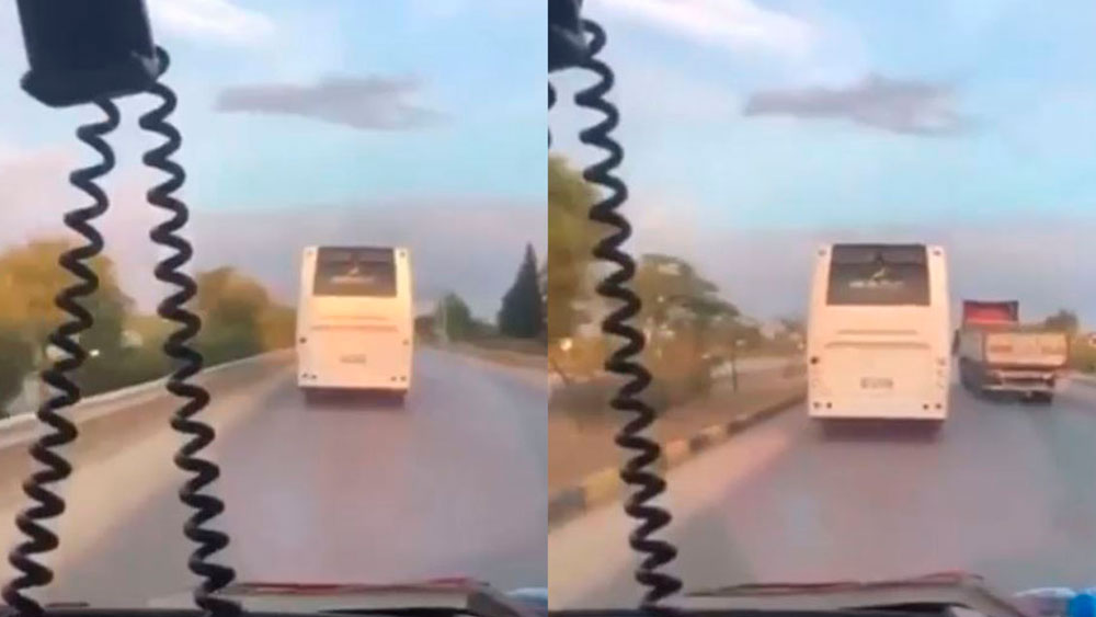 Siren çalıp uyarı yapan ambulansa ısrarla yol vermedi! 