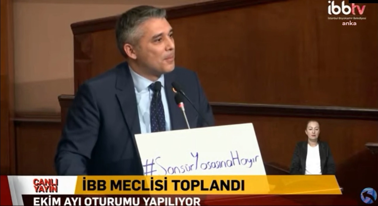 İBB Meclis'inde "Sansür Yasası" hareketliliği: AKP'liler İYİ Parti'lilere saldırı girişiminde bulundu