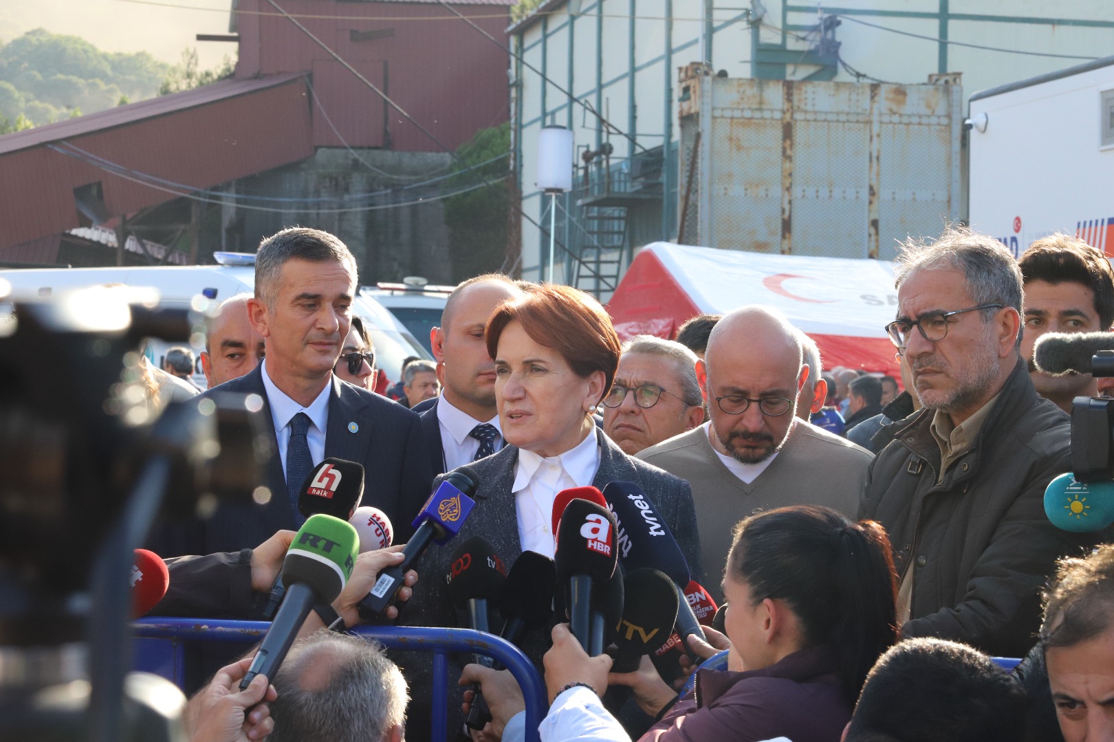 Meral Akşener: Bundan sonra takibimizde olacak olan şey, maden şehitlerinin ailelerine bu devletin üzerine düşen her türlü görevi yerine getirmelerini sağlamak