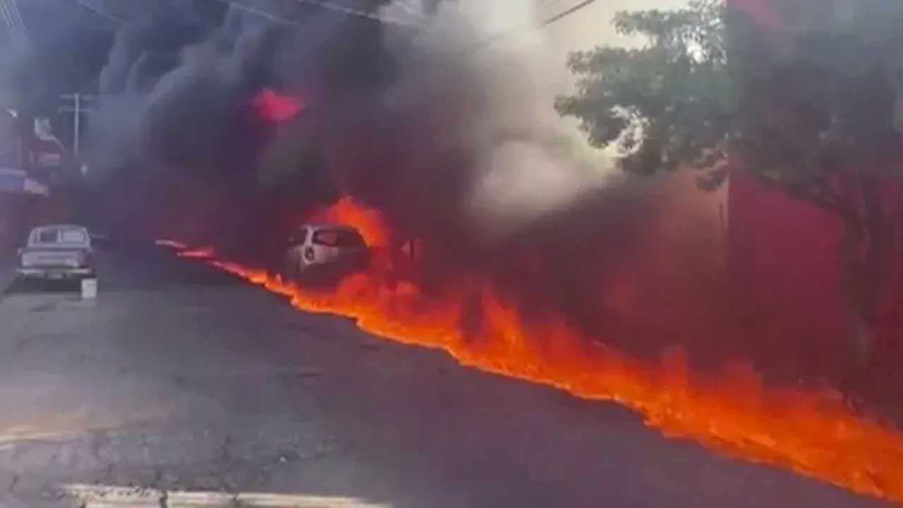 Yük treni gaz tankerine çarptı! 50 araç ile 120 ev zarar gördü