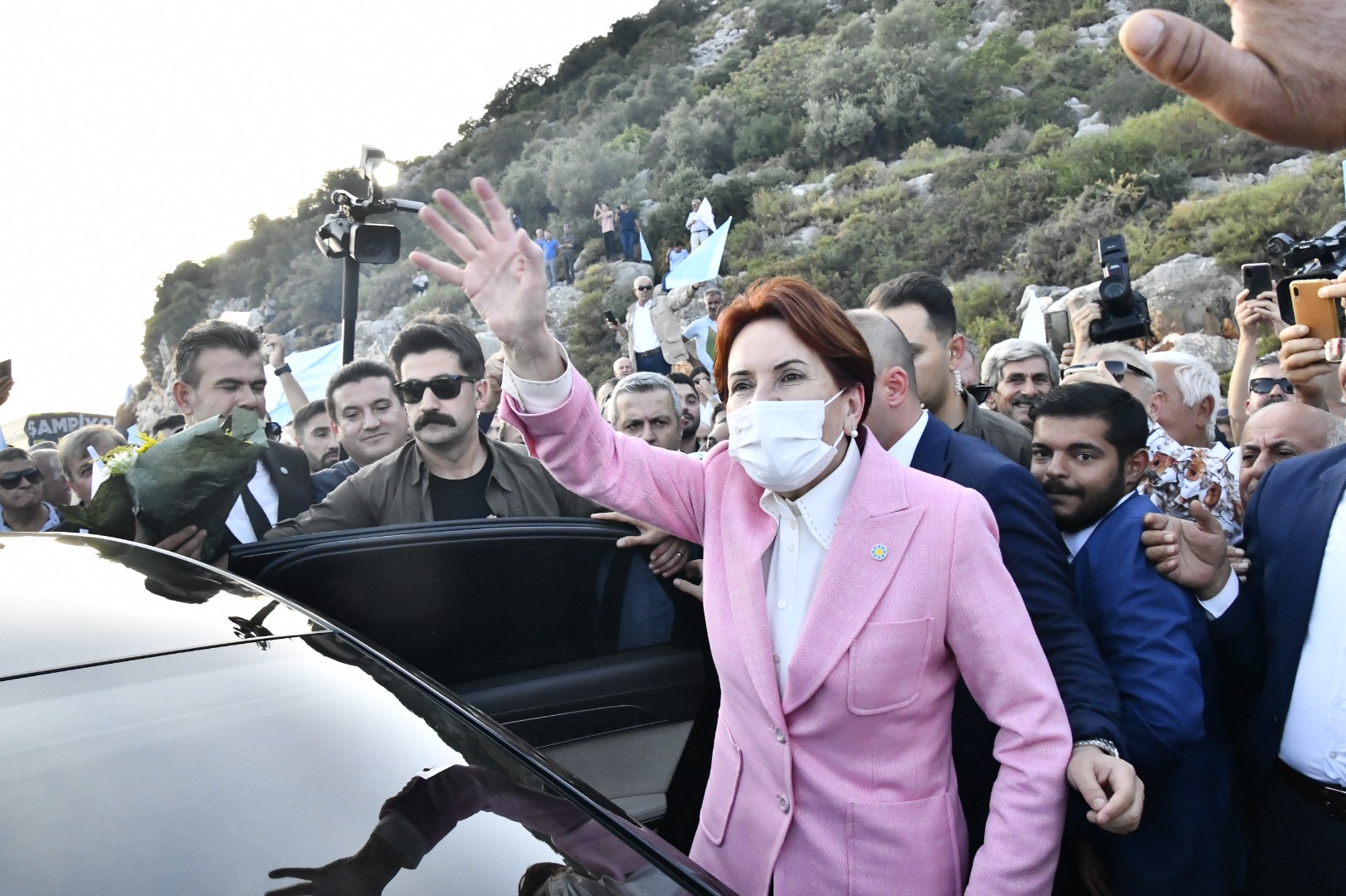 Meral Akşener, Kanaat Önderleri ve İş İnsanları Buluşması'na katıldı