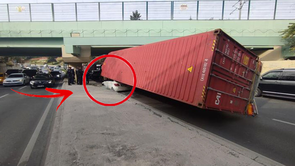 Bakırköy'de mucize kurtuluş TIR otomobil üzerine böyle devrildi