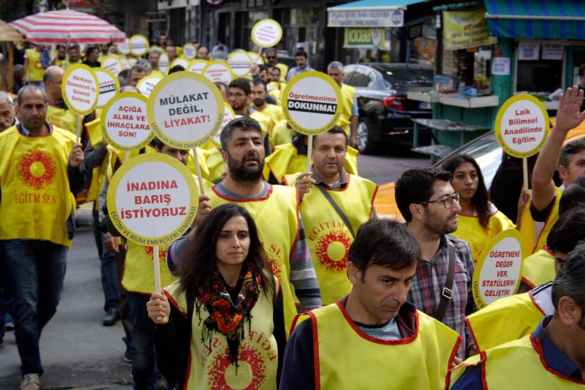 Binlerce öğretmen iş bırakma eyleminde