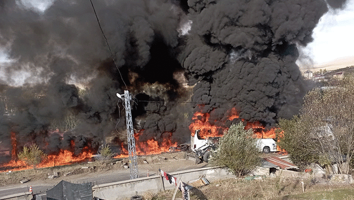 Ağrı'da feci kaza! Yolcu otobüsü ile tanker çarpıştı