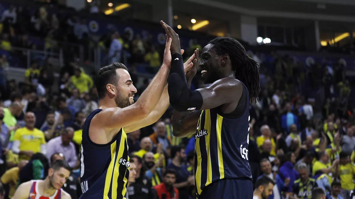 Fenerbahçe Beko Kızılyıldız'ı farklı geçti