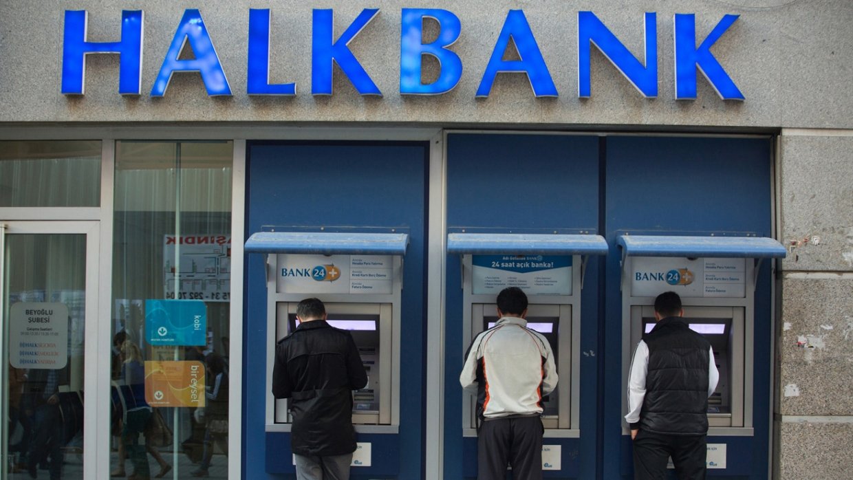 Halkbank'tan emekli promosyonuna kasım zammı! İşte dağıtacakları yeni ücret