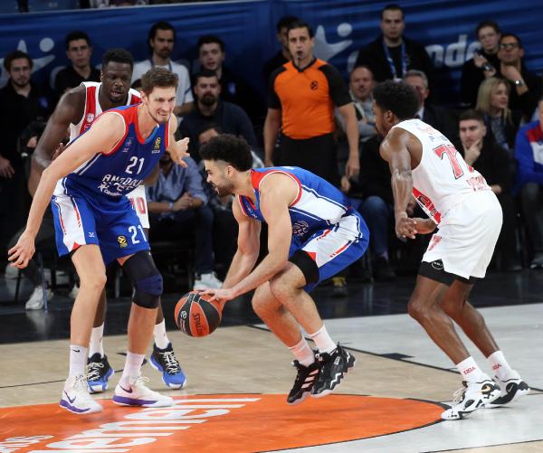 Anadolu Efes, Olimpiakos'u devirdi!