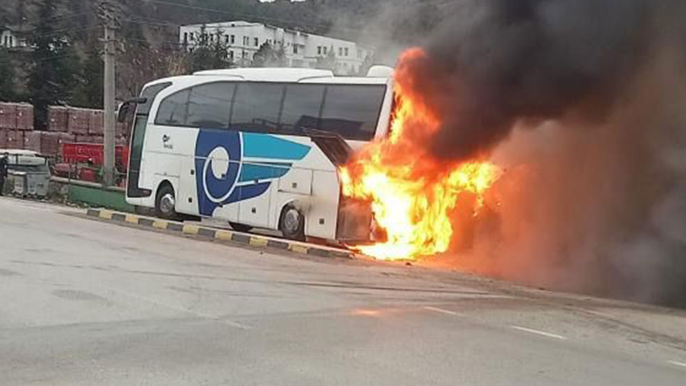 Yolcu otobüsü alev alev yandı!