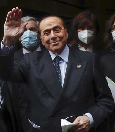 Berlusconi'den futbolculara ''escort'' sözü