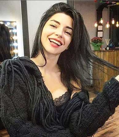 Merve Boluğur mayolu pozu ile Instagram'ı yaktı geçti!