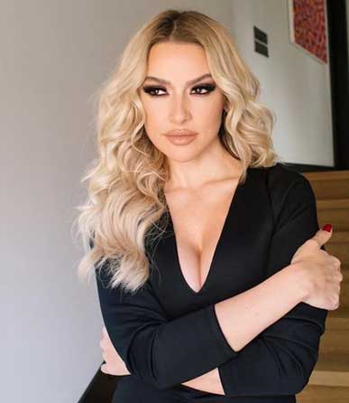 Hadise 2022'ye böyle veda etti! Yarı çıplak pozu yürek hoplattı