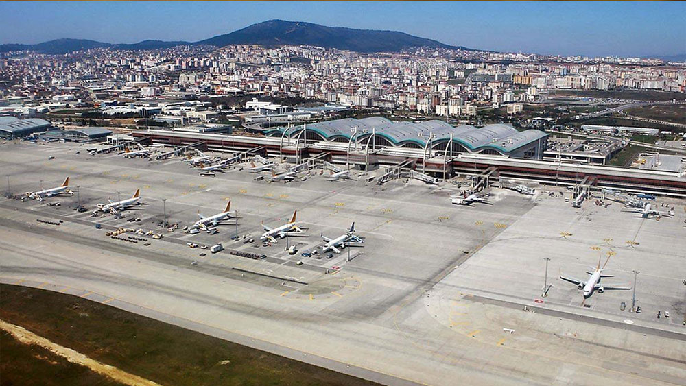 Sabiha Gökçen'de akılalmaz kaza!