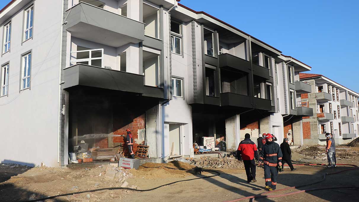 Sakarya’da inşaat alanında yangın!