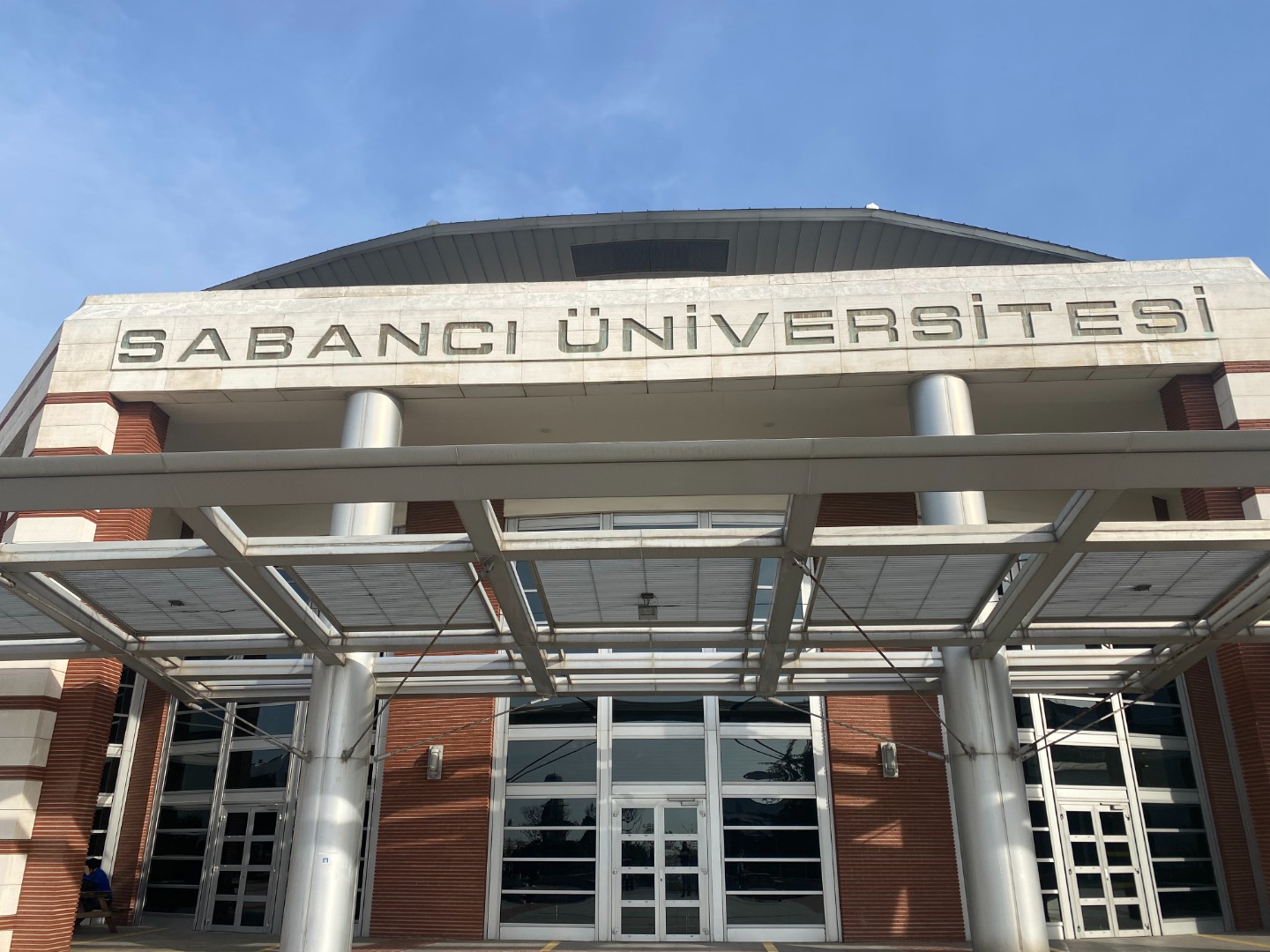 Sabancı Üniversitesi öğretim üyesi alacağını açıkladı