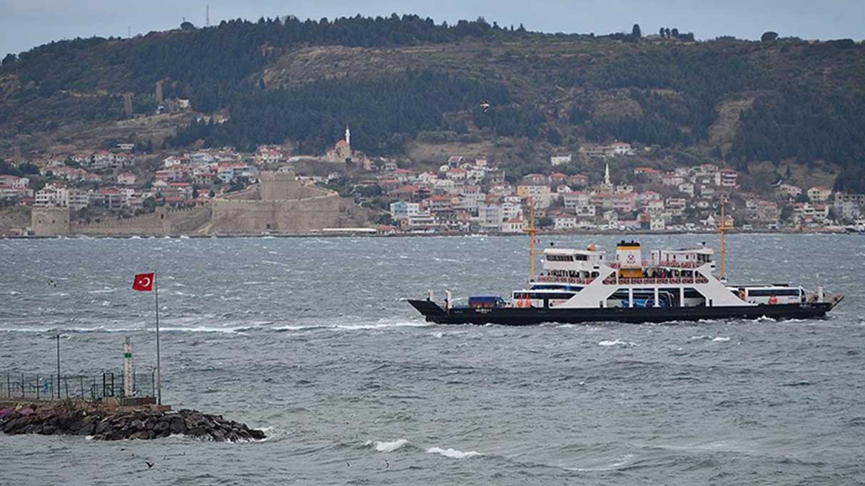 Feribot seferlerine fırtına engel!