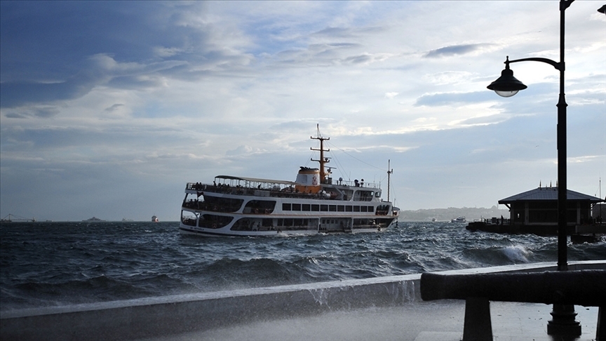 İstanbul'u lodos vurdu! Bazı vapur seferleri iptal edildi