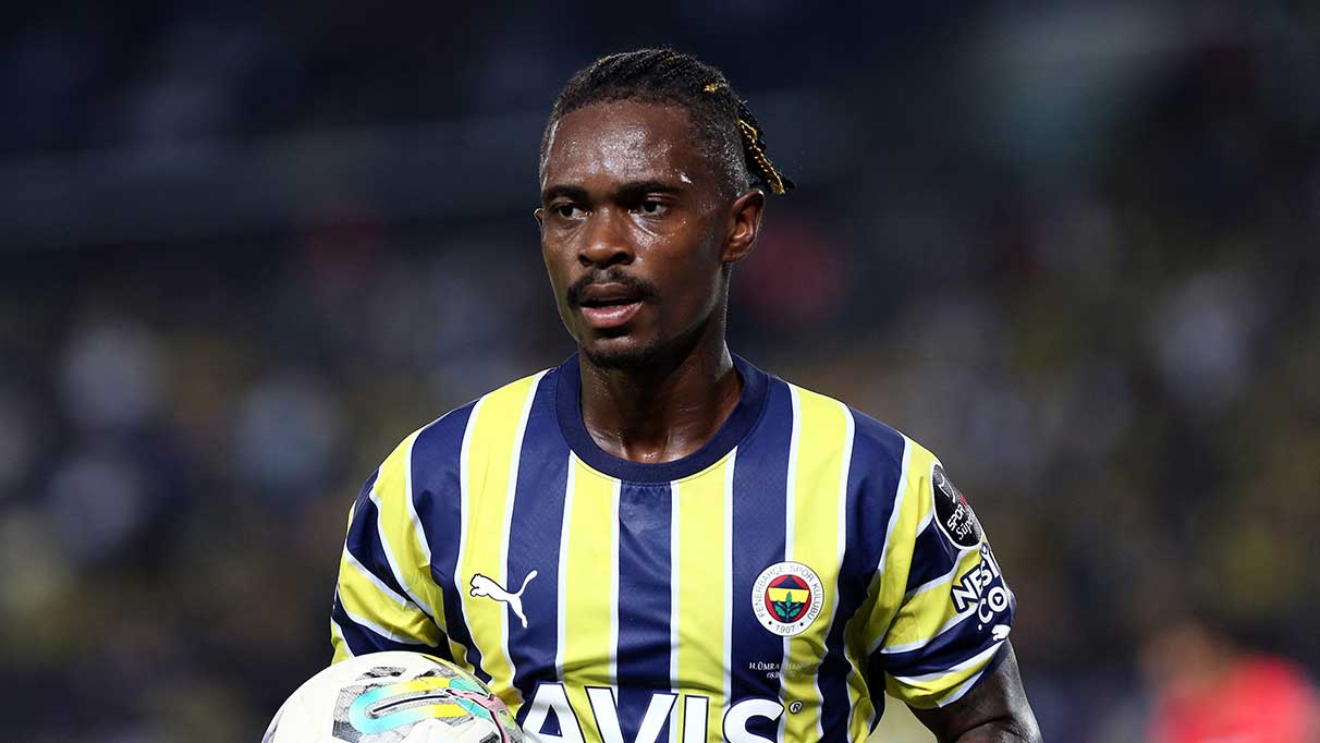 Fenerbahçeli futbolcu Henrique: Depremden etkilenen çocuklu bir aileyi misafir etmek isteriz